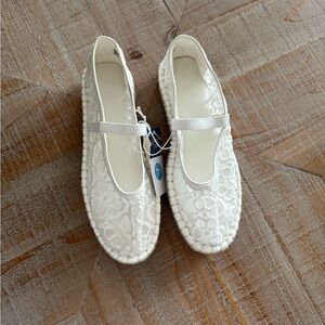 Universal Threads Flats